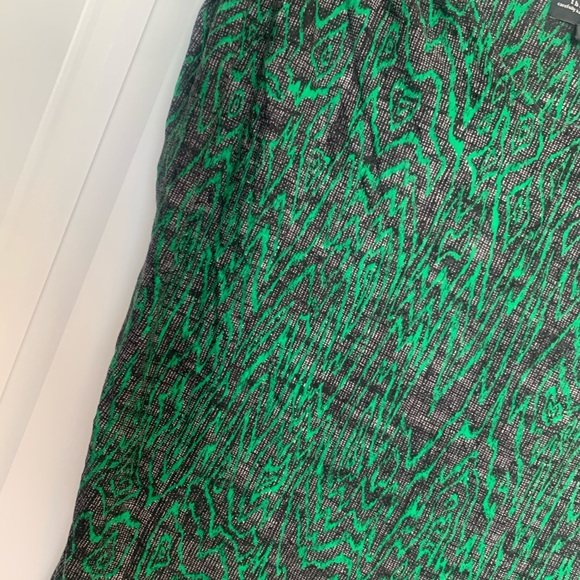 🌍 The Podolls fun wavy pattern top - Picture 5 of 5